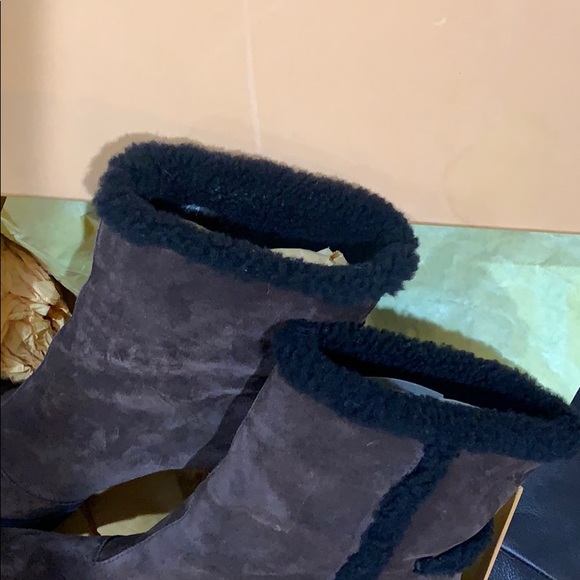 TODS Shearling-trimmed suede platform ankle boots - Picture 2 of 15